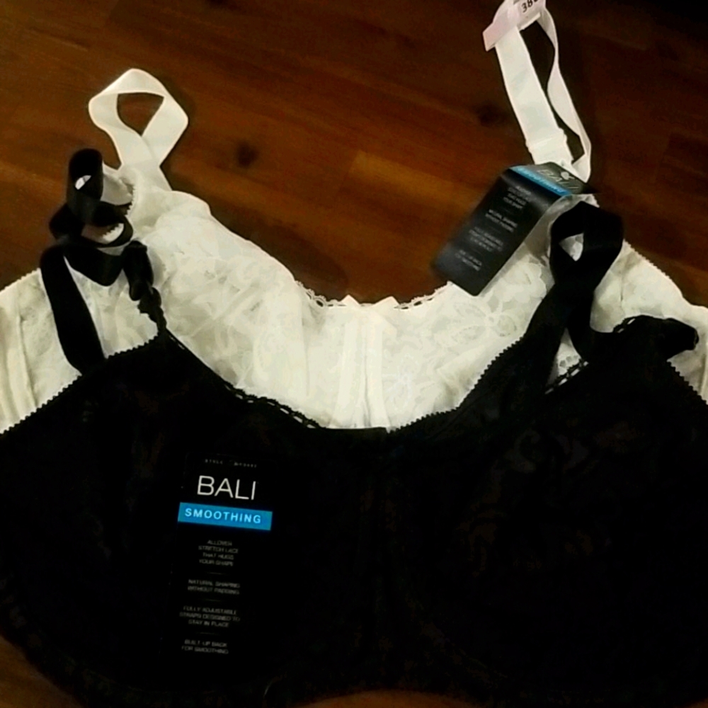 2 Bali Smoothing Bras